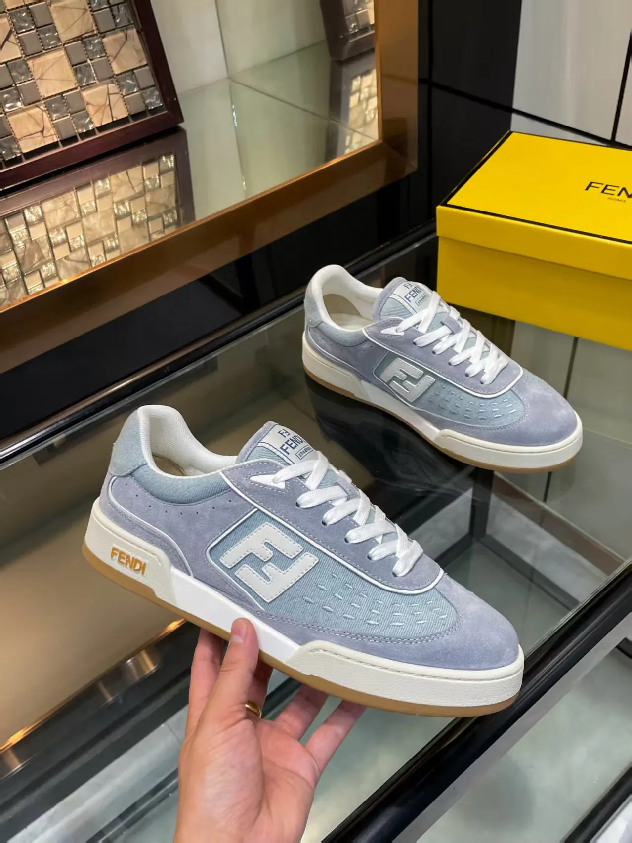 Factory price: 600💰Top version for couples Fendi 2025 New Year Hot Series [Couples👫Casual Sports Shoes] FD match Original Purchased One to One Reproduction The first sports shoe fendi match created by designer Kim Jones and Donkey Brand Trainer basketball sneakers, fresh blood injected with FF retro design Super good-looking and versatile, the upper is made of cowhide and cowhide splicing combination, with raised double F on the side The logo lining is made of terry velvet ✔️ Super soft on the feet, lightweight, comfortable to match with sweatshirts, Fabric: Cowhide ➕ Cow color matching, Outsole: Original open mold multi-color color matching sole, Packaging: Original full set of packaging, Size: Women's 35-40 / Men's 38-44, customized 45